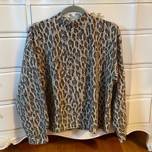 Zara medium gray leopard sweater